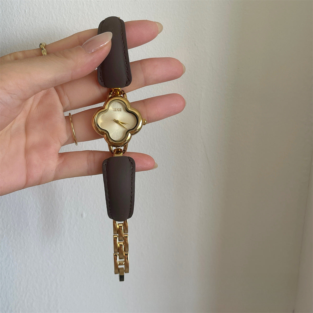 Four-leaf Clover Leather Ladies Watch