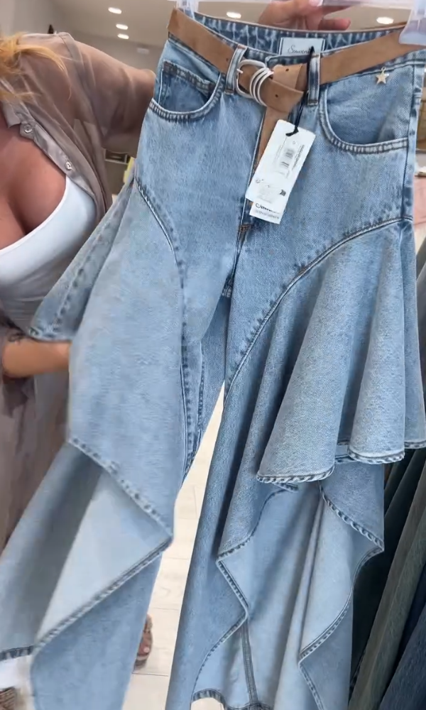 Chic Ruffled Faded Jeans