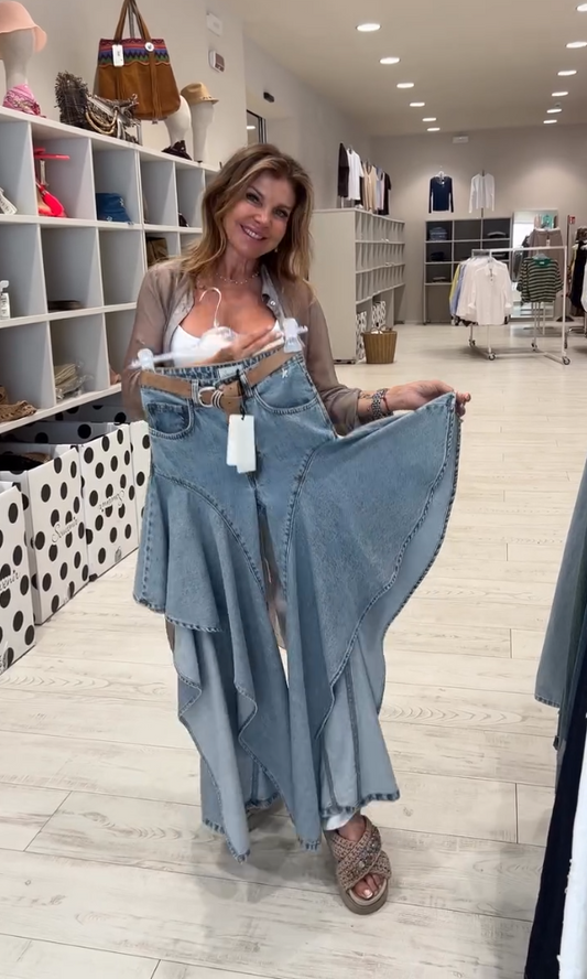 Chic Ruffled Faded Jeans