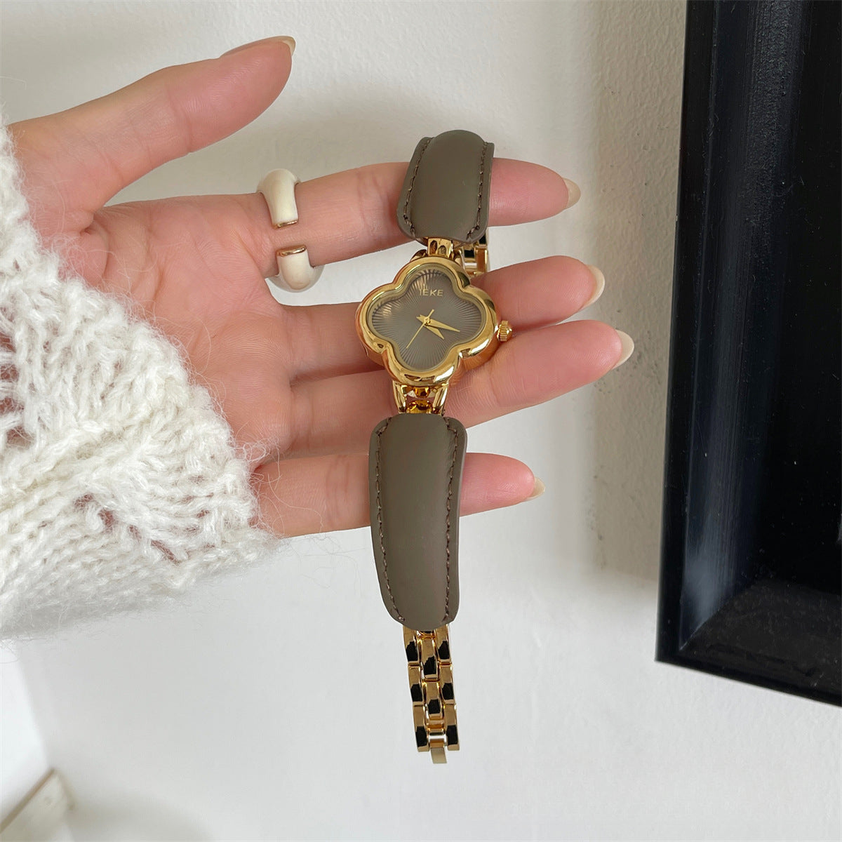 Four-leaf Clover Leather Ladies Watch